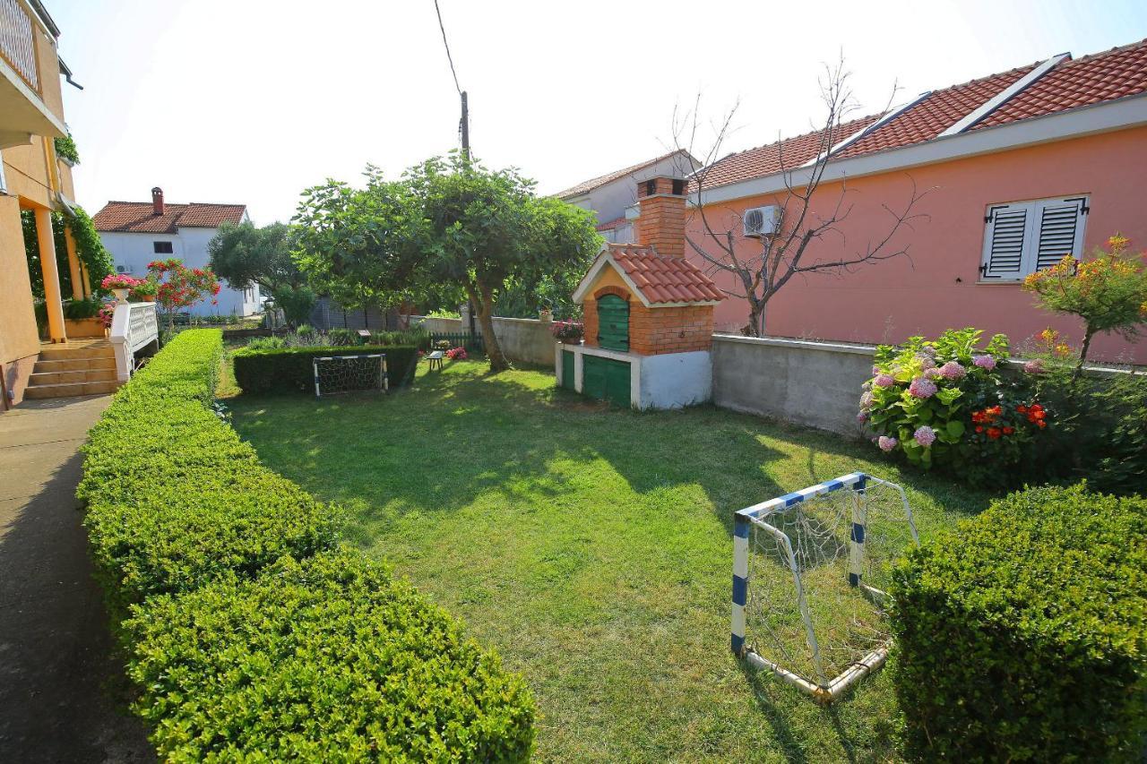 Apartmani Dane Sukosan Luaran gambar