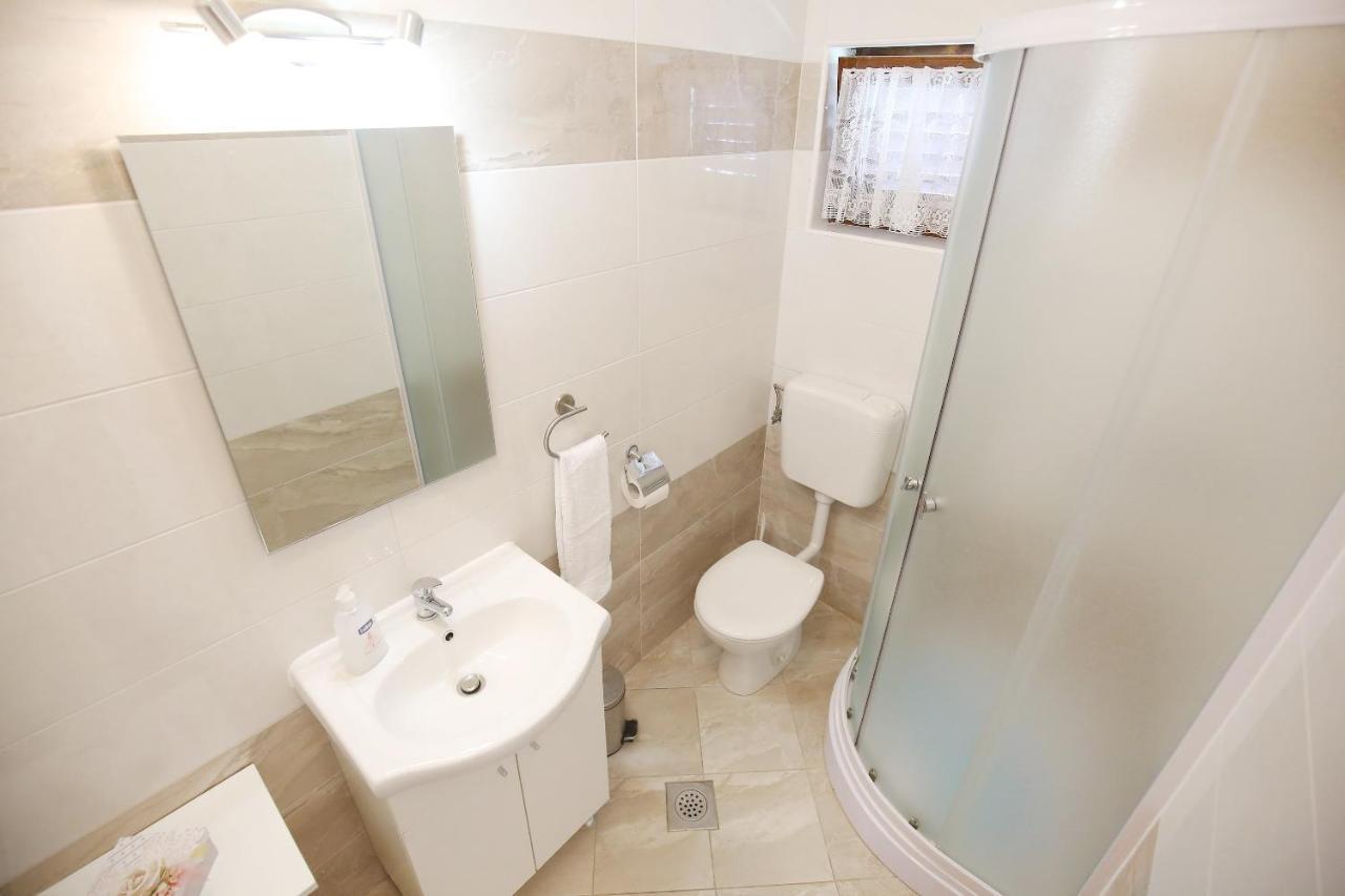 Apartmani Dane Sukosan Luaran gambar