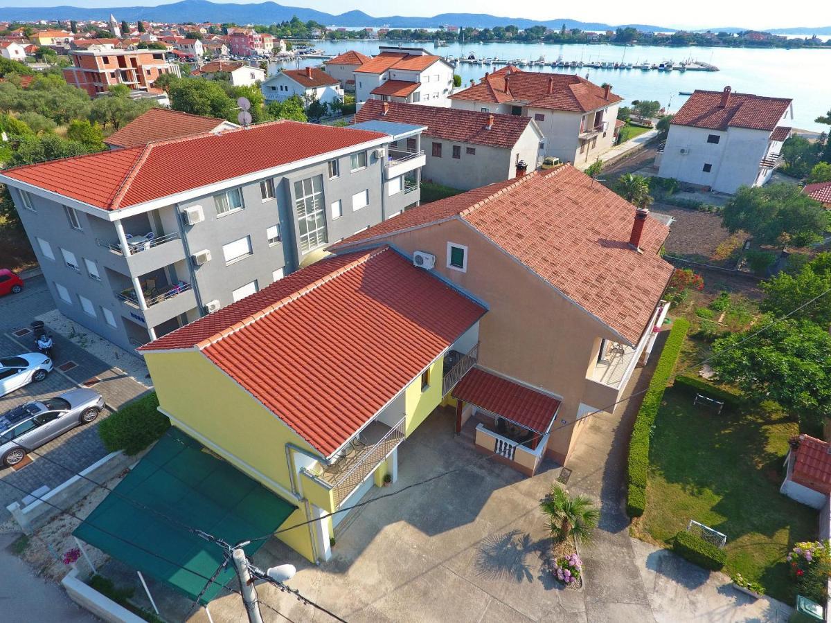 Apartmani Dane Sukosan Luaran gambar
