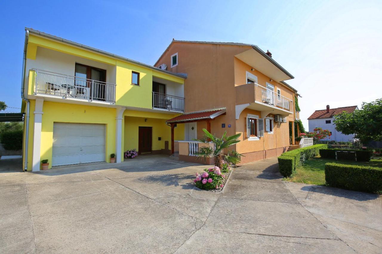 Apartmani Dane Sukosan Luaran gambar