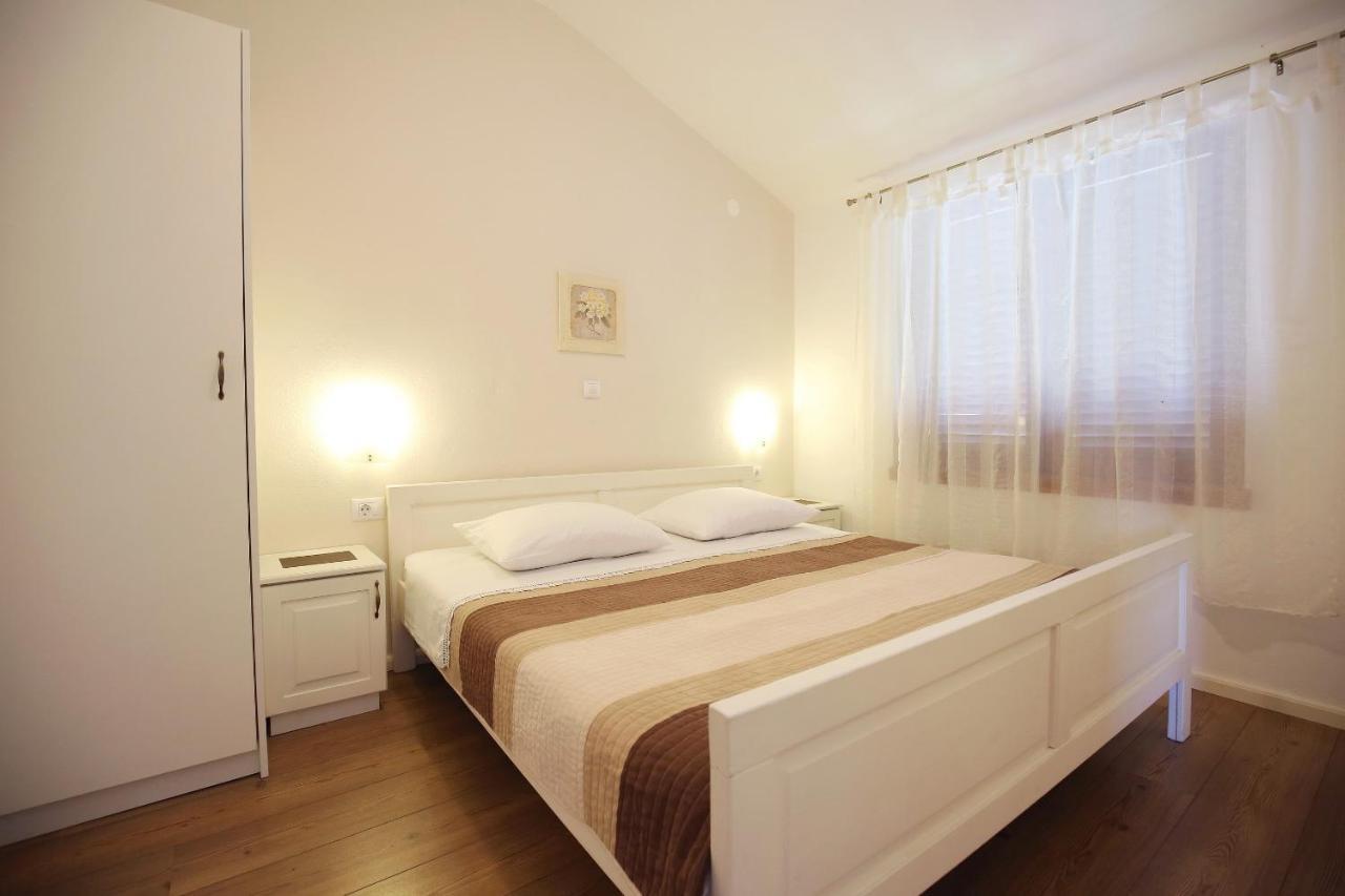Apartmani Dane Sukosan Luaran gambar