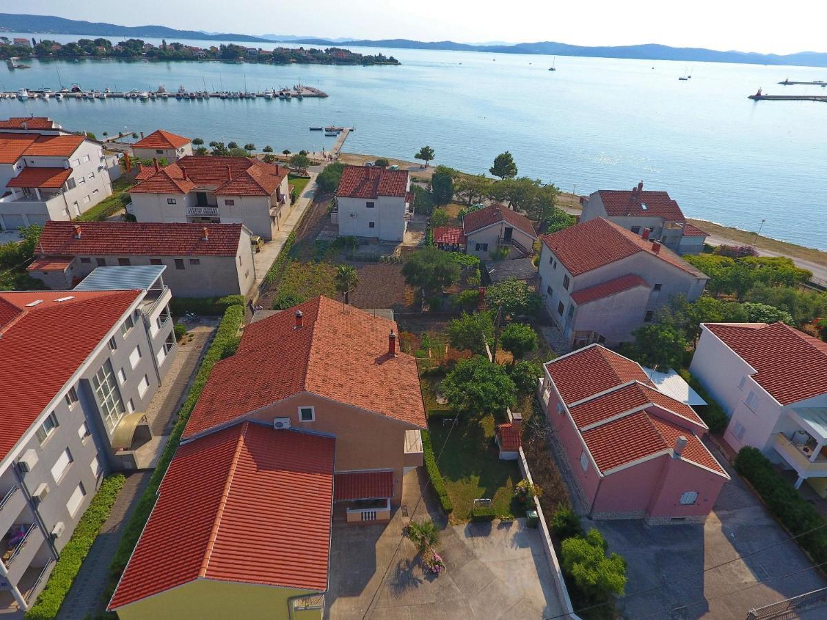 Apartmani Dane Sukosan Luaran gambar