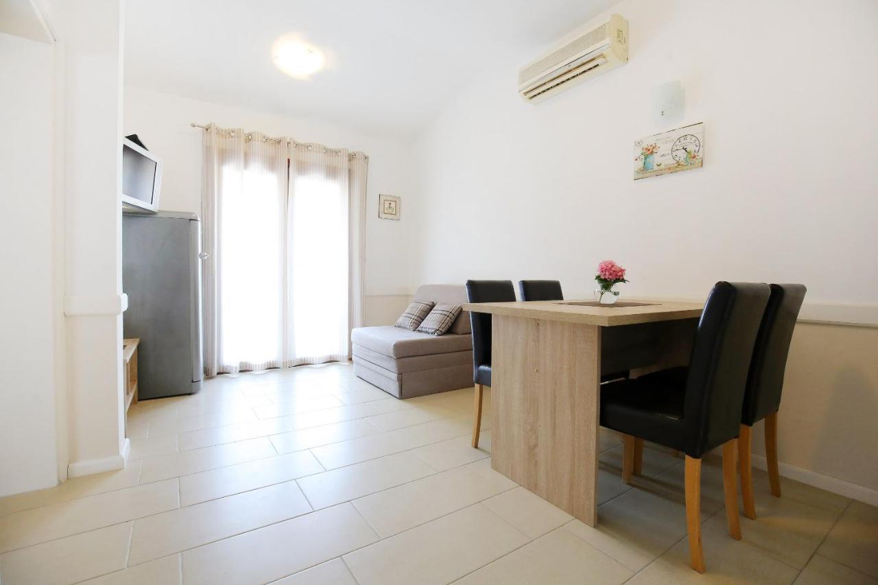 Apartmani Dane Sukosan Luaran gambar