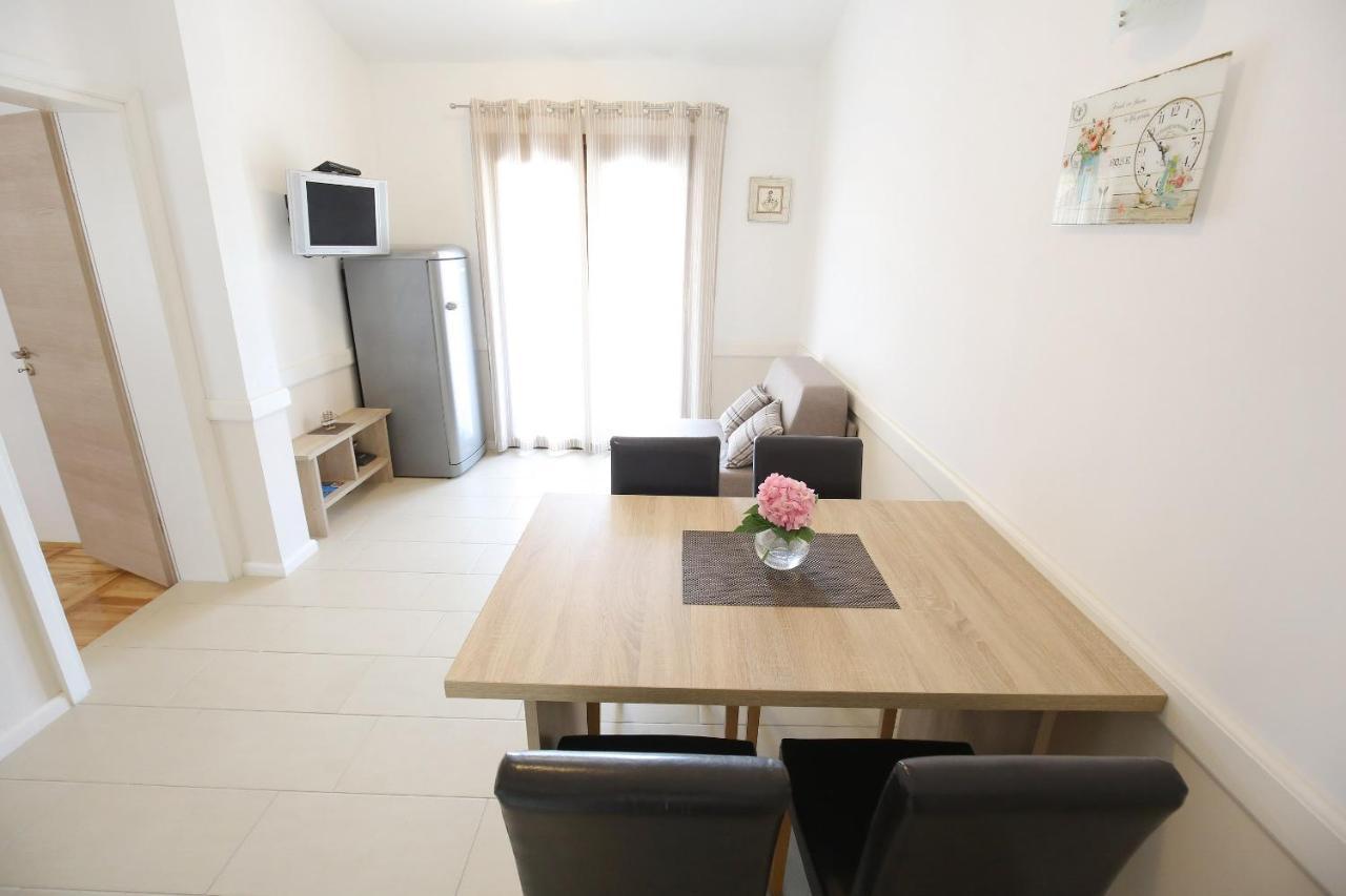 Apartmani Dane Sukosan Luaran gambar