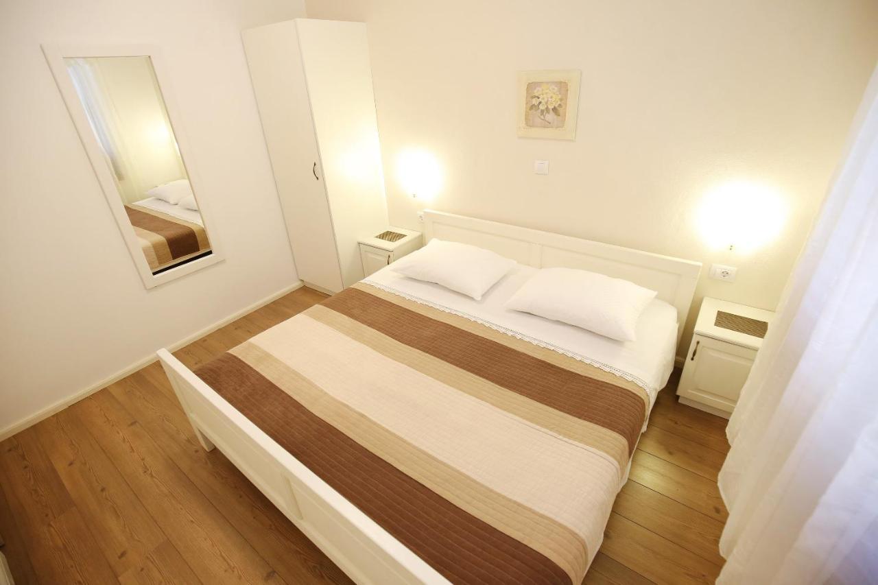 Apartmani Dane Sukosan Luaran gambar