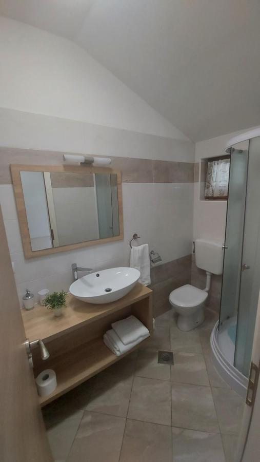 Apartmani Dane Sukosan Luaran gambar