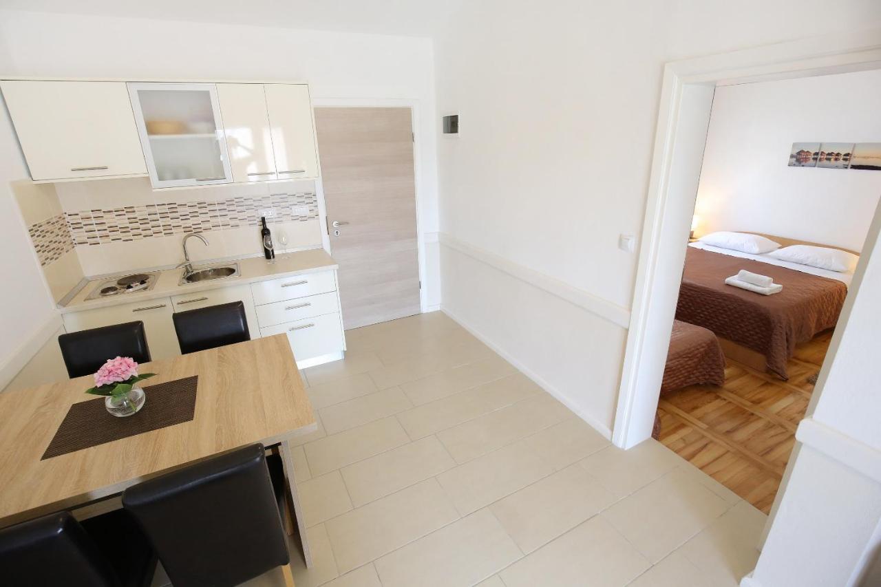 Apartmani Dane Sukosan Luaran gambar